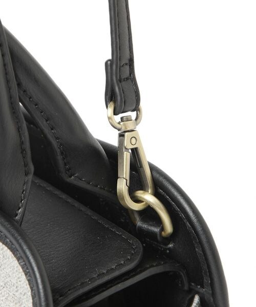 studio CLIP（スタディオクリップ）の「2WAY生地コンビショルダーバッグ（バッグ・ブラック/キャメル）」の9枚目の写真