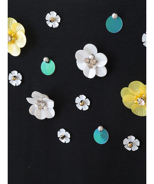 31 Sons de mode（トランテアン　ソン　ドゥ　モード）の「フラワーモチーフフリルショルダープルオーバー（トップス・レディース・ブラック/ピンク/オフホワイト・36）」の7枚目の写真