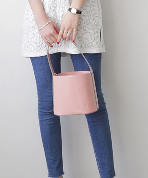 DHOLIC（ディーホリック）の「2WAYエナメル調バケツバッグ（ハンドバッグ・レディース・FREE）」の3枚目の写真