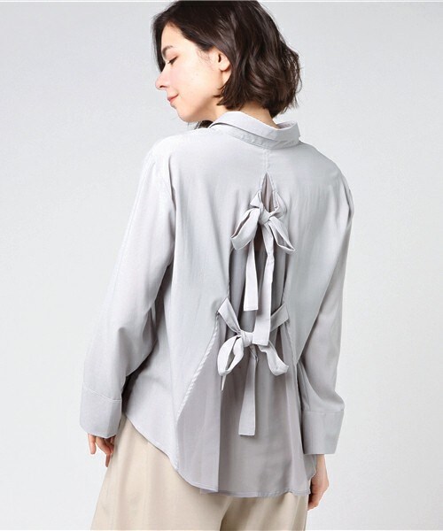 archives（アルシーヴ）の「バックリボンシャツ（シャツ/ブラウス・レディース・オフホワイト/ブラック/グレー・MEDIUM）」の3枚目の写真