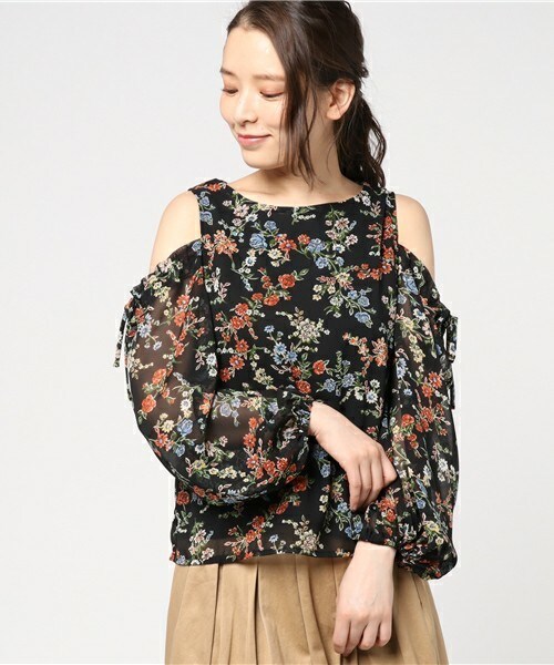 Cheek（チーク）の「花柄シフォン楊柳オープンショルダーブラウス（シャツ/ブラウス・レディース・オフホワイト/ブラック/ミント・MEDIUM）」の2枚目の写真