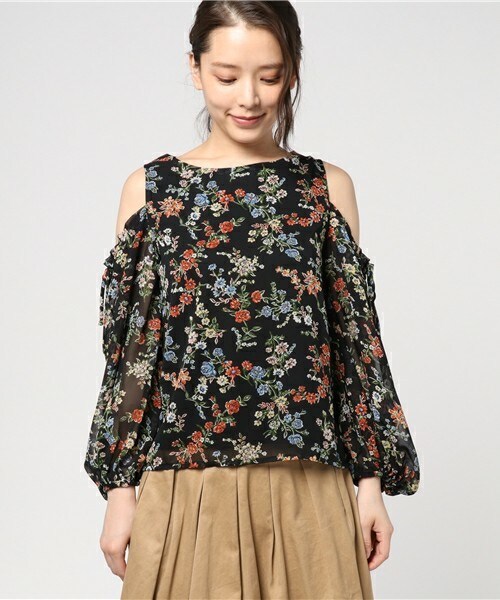 Cheek（チーク）の「花柄シフォン楊柳オープンショルダーブラウス（シャツ/ブラウス・レディース・オフホワイト/ブラック/ミント・MEDIUM）」の4枚目の写真