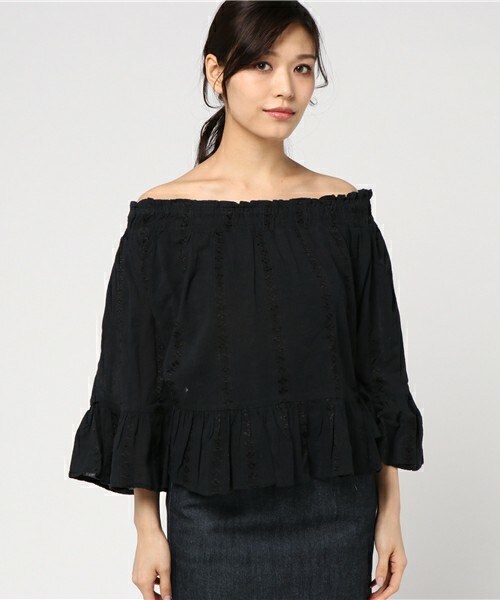 archives（アルシーヴ）の「ビスコスJQオフショルダーブラウス（シャツ/ブラウス・レディース・オフホワイト/ブラック/レッド・MEDIUM）」の4枚目の写真