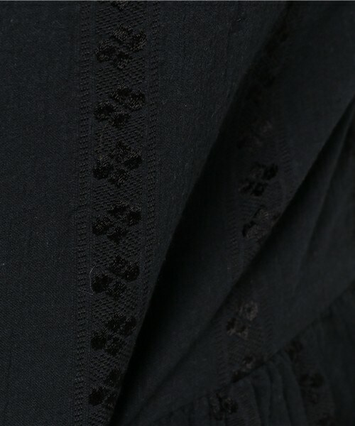 archives（アルシーヴ）の「ビスコスJQオフショルダーブラウス（シャツ/ブラウス・レディース・オフホワイト/ブラック/レッド・MEDIUM）」の10枚目の写真