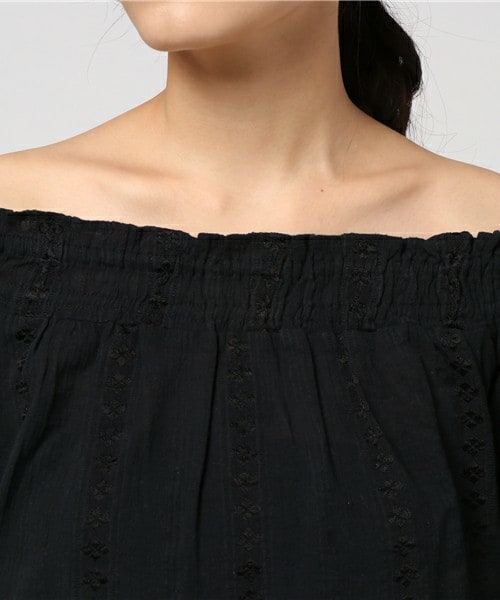 archives（アルシーヴ）の「ビスコスJQオフショルダーブラウス（シャツ/ブラウス・レディース・オフホワイト/ブラック/レッド・MEDIUM）」の7枚目の写真