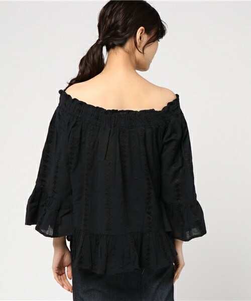 archives（アルシーヴ）の「ビスコスJQオフショルダーブラウス（シャツ/ブラウス・レディース・オフホワイト/ブラック/レッド・MEDIUM）」の6枚目の写真