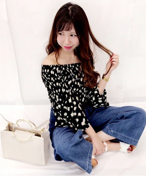 archives（アルシーヴ）の「花柄シャーリングブラウス（シャツ/ブラウス・レディース・オフホワイト/ブラック/ネイビー・MEDIUM）」の11枚目の写真