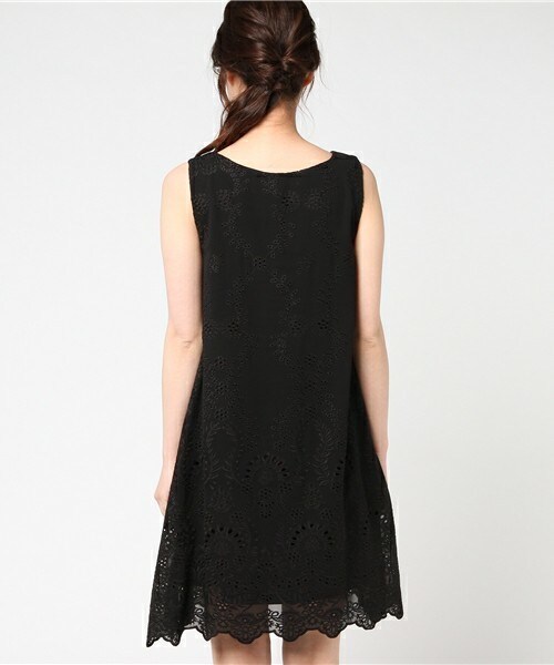 archives（アルシーヴ）の「刺繍ノースリワンピース（ワンピース・レディース・オフホワイト/ブラック/レッド・MEDIUM）」の6枚目の写真