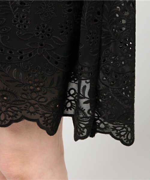 archives（アルシーヴ）の「刺繍ノースリワンピース（ワンピース・レディース・オフホワイト/ブラック/レッド・MEDIUM）」の9枚目の写真