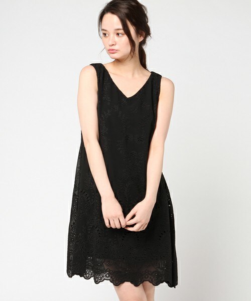 archives（アルシーヴ）の「刺繍ノースリワンピース（ワンピース・レディース・オフホワイト/ブラック/レッド・MEDIUM）」の2枚目の写真