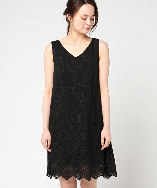 archives（アルシーヴ）の「刺繍ノースリワンピース（ワンピース・レディース・オフホワイト/ブラック/レッド・MEDIUM）」の4枚目の写真