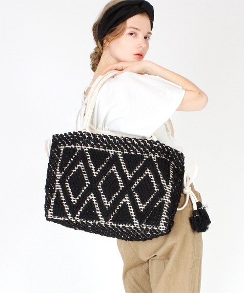 RNA-N（アールエヌエーエヌ）の「INDIAジャガードBag（バッグ・レディース・ブラック/キナリ/イエロー・F）」の8枚目の写真