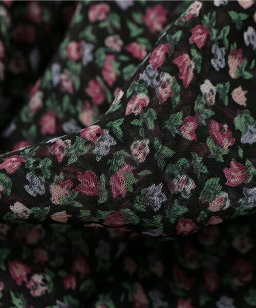 archives（アルシーヴ）の「小花柄ボリュームスリーブブラウス（シャツ/ブラウス・レディース・オフホワイト/ブラック/レッド・MEDIUM）」の11枚目の写真