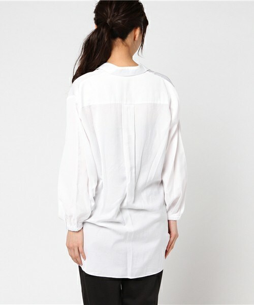 Doux archives（ドゥアルシーヴ）の「抜け感ブラウス（シャツ/ブラウス・レディース・ホワイト/ネイビー/サックスブルー・MEDIUM）」の6枚目の写真