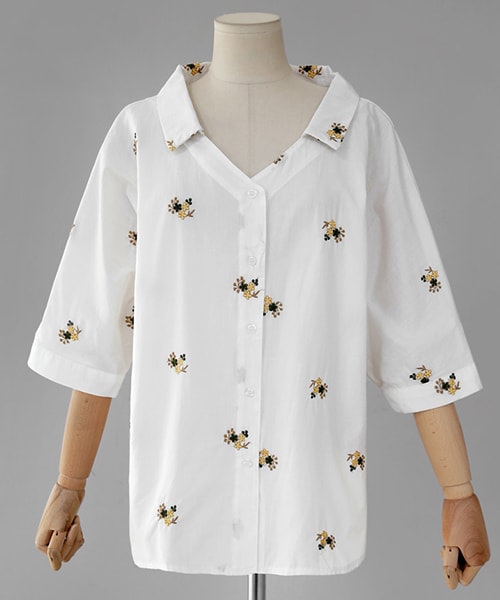 DHOLIC（ディーホリック）の「フラワー刺繍Vネックブラウス（シャツ/ブラウス・レディース・FREE）」の2枚目の写真