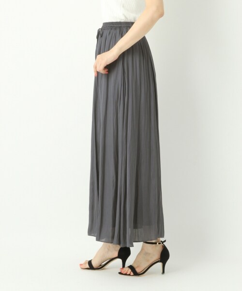 A part by（アパートバイ）の「サテンギャザーマキシスカート（スカート・テラコッタ/ベージュ/イエロー/ネイビー）」の7枚目の写真