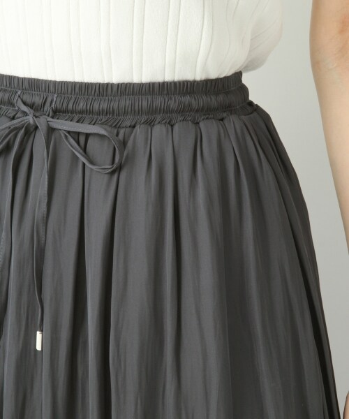 A part by（アパートバイ）の「サテンギャザーマキシスカート（スカート・テラコッタ/ベージュ/イエロー/ネイビー）」の10枚目の写真