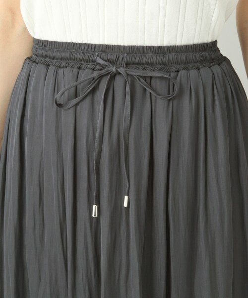 A part by（アパートバイ）の「サテンギャザーマキシスカート（スカート・テラコッタ/ベージュ/イエロー/ネイビー）」の9枚目の写真