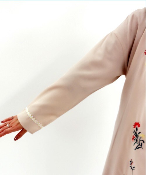 archives（アルシーヴ）の「刺繍ガウン着流しコート（その他アウター・レディース・ブラック/シルバーグレー/ベージュ・MEDIUM）」の8枚目の写真