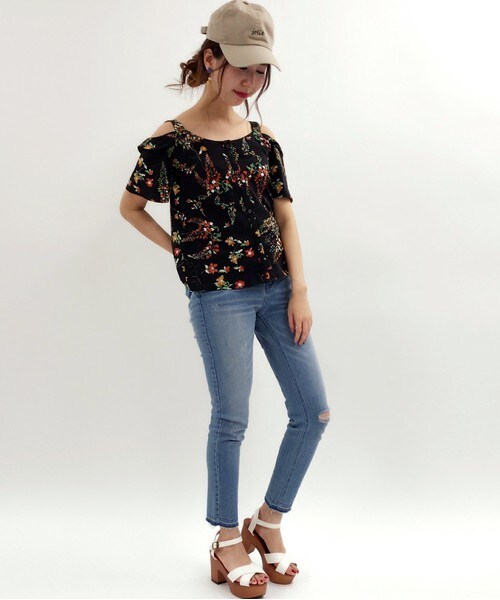 archives（アルシーヴ）の「花柄オフショルキャミ（シャツ/ブラウス・レディース・オフホワイト/ブラック・MEDIUM）」の9枚目の写真