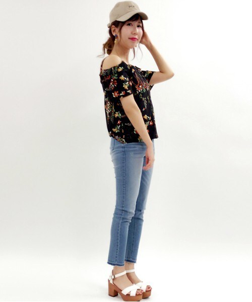 archives（アルシーヴ）の「花柄オフショルキャミ（シャツ/ブラウス・レディース・オフホワイト/ブラック・MEDIUM）」の8枚目の写真