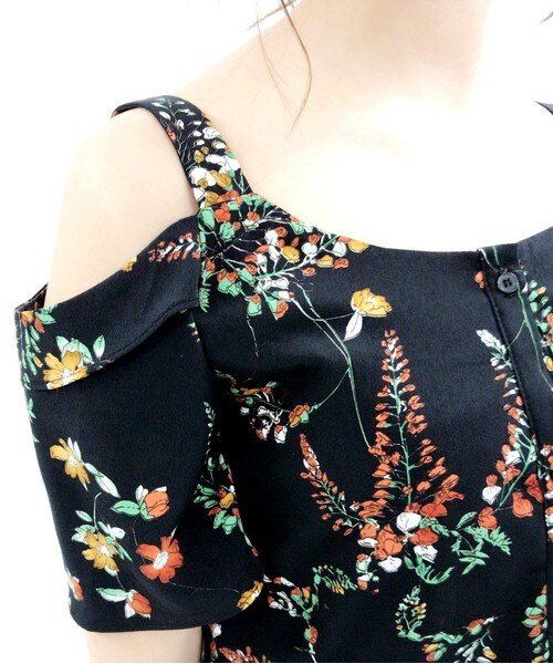 archives（アルシーヴ）の「花柄オフショルキャミ（シャツ/ブラウス・レディース・オフホワイト/ブラック・MEDIUM）」の11枚目の写真