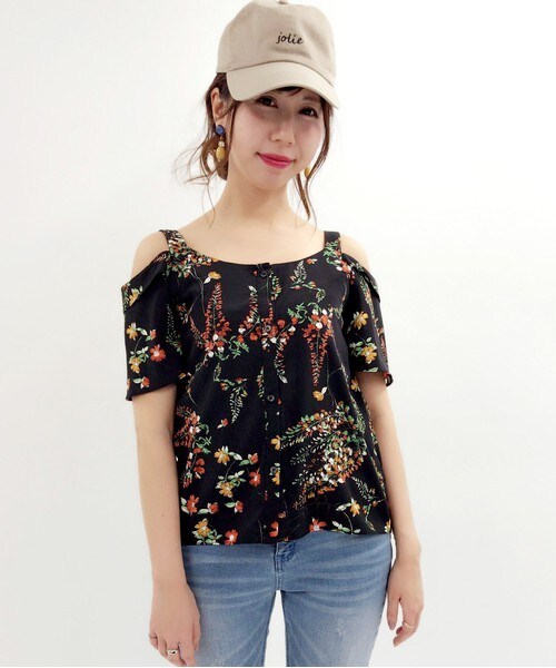 archives（アルシーヴ）の「花柄オフショルキャミ（シャツ/ブラウス・レディース・オフホワイト/ブラック・MEDIUM）」の6枚目の写真