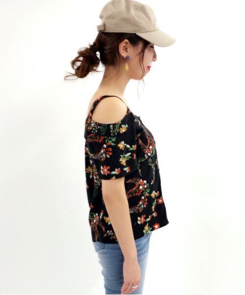 archives（アルシーヴ）の「花柄オフショルキャミ（シャツ/ブラウス・レディース・オフホワイト/ブラック・MEDIUM）」の7枚目の写真