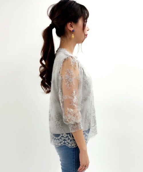 archives（アルシーヴ）の「レースハイネックプルオーバー（シャツ/ブラウス・レディース・オフホワイト/ブラック/グレー・MEDIUM）」の4枚目の写真