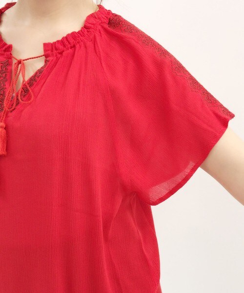 archives（アルシーヴ）の「タッセル刺繍プルオーバー（シャツ/ブラウス・レディース・オフホワイト/ブラック/レッド・MEDIUM）」の8枚目の写真