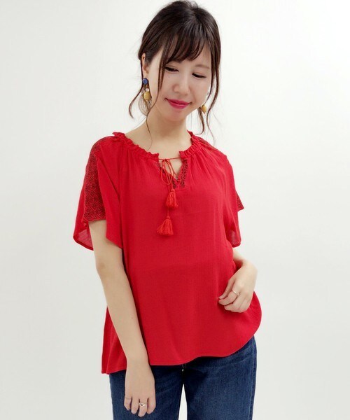 archives（アルシーヴ）の「タッセル刺繍プルオーバー（シャツ/ブラウス・レディース・オフホワイト/ブラック/レッド・MEDIUM）」の3枚目の写真