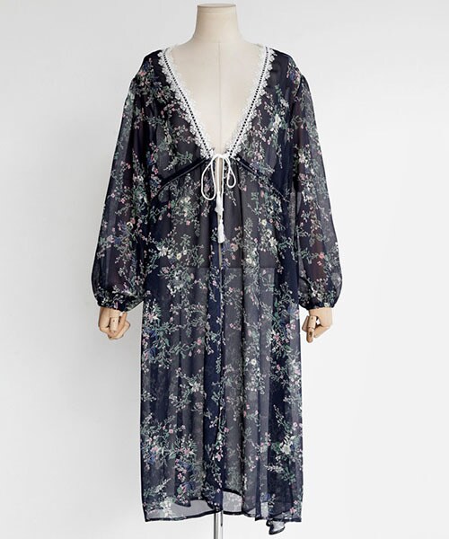 DHOLIC（ディーホリック）の「レーストリミングフローラルロングガウン（その他アウター・レディース・FREE）」の2枚目の写真