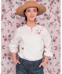 45R（フォーティファイブアール）の「ハケ目フラワー刺繍