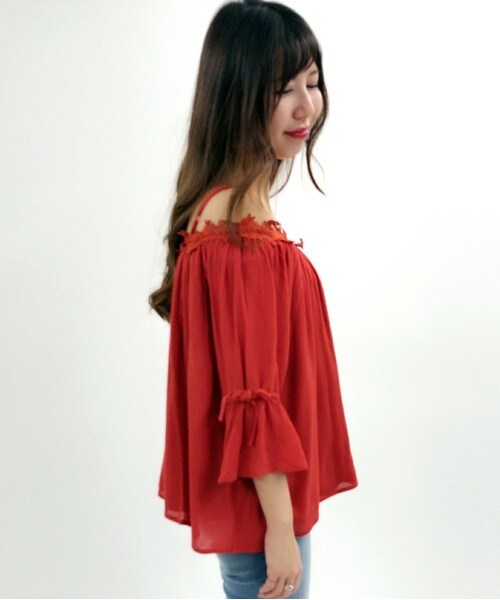 archives（アルシーヴ）の「オフショル楊柳ギャザーブラウス（シャツ/ブラウス・レディース・オフホワイト/ブラック/オレンジ・MEDIUM）」の4枚目の写真