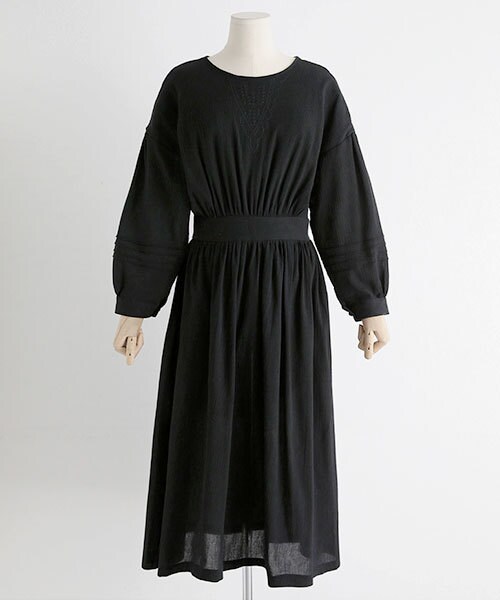 DHOLIC（ディーホリック）の「スリーブピンタック刺繍ロングワンピース（ワンピース・レディース・FREE）」の2枚目の写真