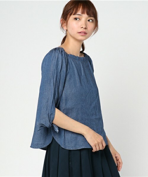 INTERPLANET(インタープラネット)の「ヴィンテージサテン/デニムオフショル袖リボンブラウス(シャツ/ブラウス・レディース・オフホワイト/グレー/ブルー・FREE)」の3枚目の写真