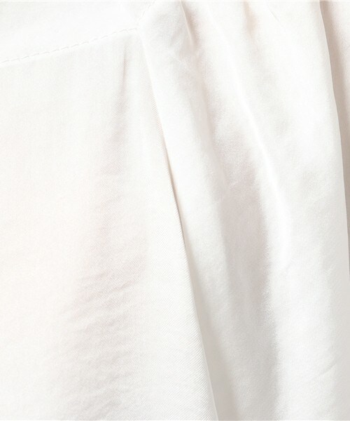 INTERPLANET(インタープラネット)の「ヴィンテージサテン/デニムオフショル袖リボンブラウス(シャツ/ブラウス・レディース・オフホワイト/グレー/ブルー・FREE)」の10枚目の写真