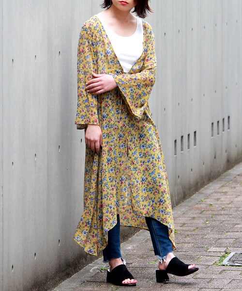 PAGEBOY（ページボーイ）の「【PAGEBOY】楊柳フラワーガウン（トップス・レディース・ブラック系/レッド系/マスタード系）」の2枚目の写真