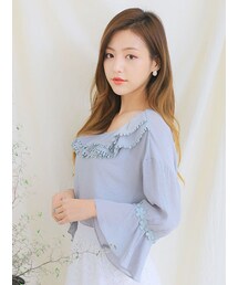 KORMARCH | ラッフルネックラインｘフラワー袖ポイントブラウス(Tシャツ/カットソー)