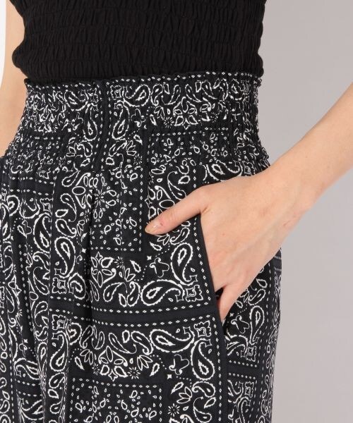 LOWRYS FARM（ローリーズファーム）の「★WEB先行予約アイテム★ハイウエストガラスリットワイドパンツ（パンツ・パイナップル/バンダナ柄）」の9枚目の写真