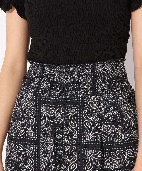 LOWRYS FARM（ローリーズファーム）の「★WEB先行予約アイテム★ハイウエストガラスリットワイドパンツ（パンツ・パイナップル/バンダナ柄）」の8枚目の写真