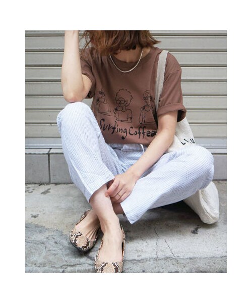 SURFING COFFEE(サーフィンコーヒー)の「(サーフィンコーヒー) "THREE HUMAN"Tシャツ(トップス・レディース・ブラウン/ホワイト/グレー・S/M/L/XL)」の1枚目の写真