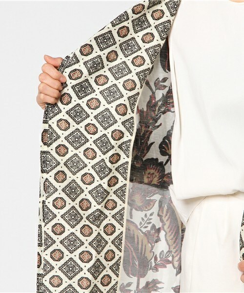 muller of yoshiokubo（ミュラーオブヨシオクボ）の「muller of yoshiokubo ボタニカルガウン（その他アウター・レディース・オフホワイト/グリーン・36）」の9枚目の写真