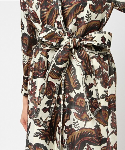 muller of yoshiokubo（ミュラーオブヨシオクボ）の「muller of yoshiokubo ボタニカルガウン（その他アウター・レディース・オフホワイト/グリーン・36）」の7枚目の写真