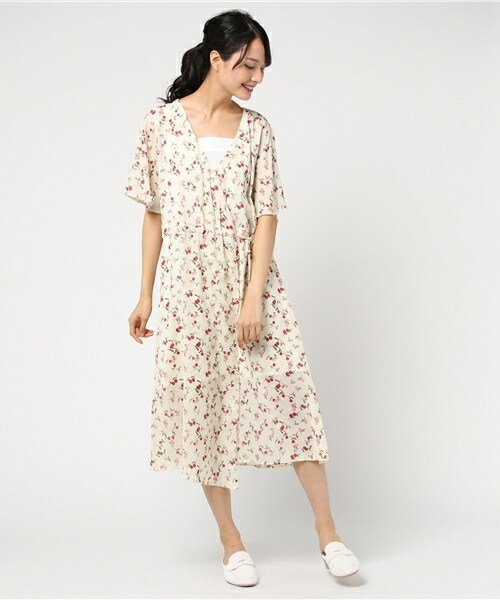 archives（アルシーヴ）の「【ペチ付】小花柄カシュクールガウンワンピース（ワンピース・レディース・オフホワイト/ネイビー/イエロー・MEDIUM）」の2枚目の写真