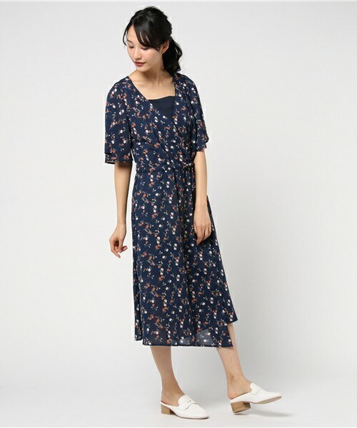 archives（アルシーヴ）の「【ペチ付】小花柄カシュクールガウンワンピース（ワンピース・レディース・オフホワイト/ネイビー/イエロー・MEDIUM）」の3枚目の写真