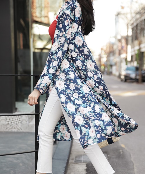 DHOLIC(ディーホリック)の「サイドスリットフローラルオープンガウン(カーディガン/ボレロ・レディース・FREE)」の1枚目の写真