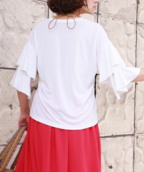 Bab Bou Jeloud(バブブージュルード)の「【WEB限定】袖2段フレアトップス(Tシャツ/カットソー・レディース・オフホワイト/ブラック/マスタード/レッド・M)」の10枚目の写真