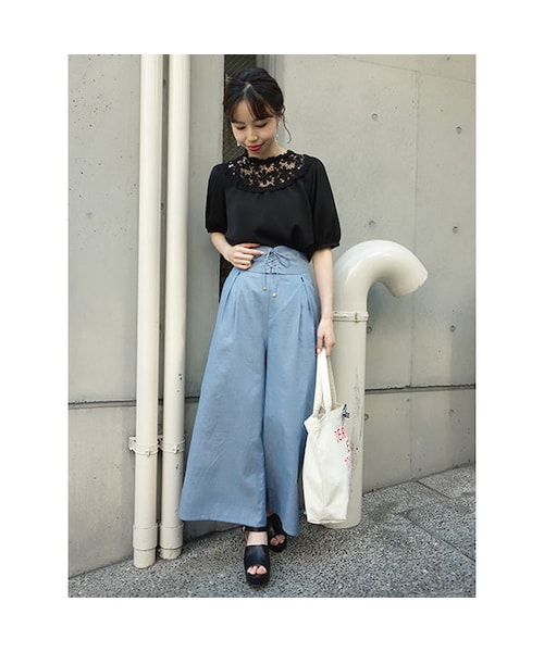 F i.n.t(フィント)の「フロントレースアップワイドパンツ/F&A(デニムパンツ・レディース・その他)」の1枚目の写真