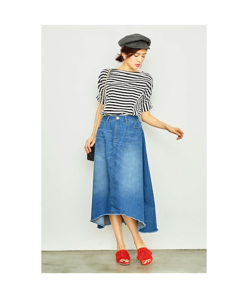 IEDIT（イディット）の「IEDIT Aラインが女らしい カットオフ風仕様のミディー丈フィッシュテールデニムスカート〈ブルー〉（スカート・レディース・ブルー・1 /2 /3 /4 /5 /6 /7 /8 /9 /10/11/12/13/14/15/16）」の2枚目の写真